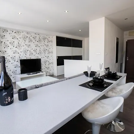 Moderny - Vyhlad Na Martinske Hole Z Najvyssieho Poschodia Budovy *