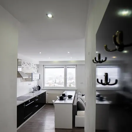 アパート Moderny - Vyhlad Na Martinske Hole Z Najvyssieho Poschodia Budovy マルティン