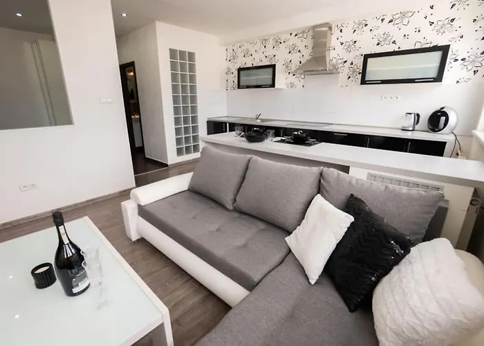 Apartman Apartman Pri Nemocnici S Parkovanim A Vyhladom Na Hory *