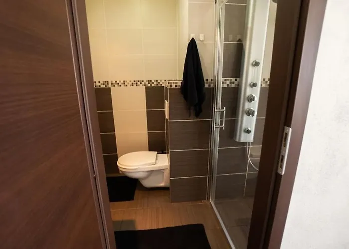 Moderny - Vyhlad Na Martinske Hole Z Najvyssieho Poschodia Budovy Apartment Martin