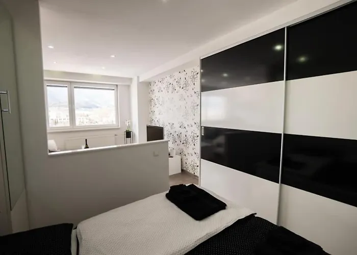 Moderny - Vyhlad Na Martinske Hole Z Najvyssieho Poschodia Budovy *