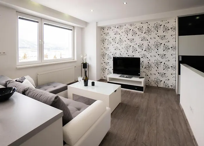 Apartment Moderny - Vyhlad Na Martinske Hole Z Najvyssieho Poschodia Budovy Martin