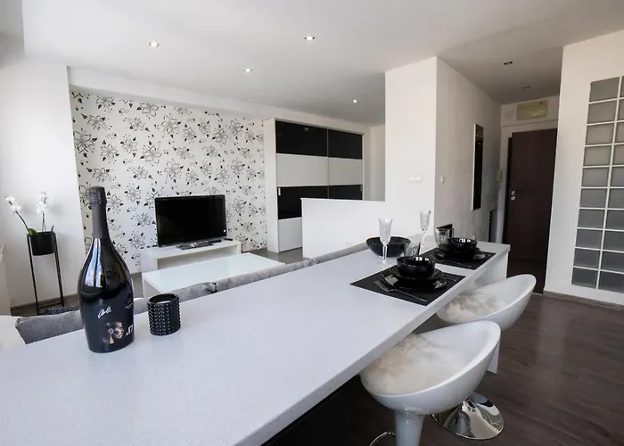 Apartman Pri Nemocnici S Parkovanim A Vyhladom Na Hory *