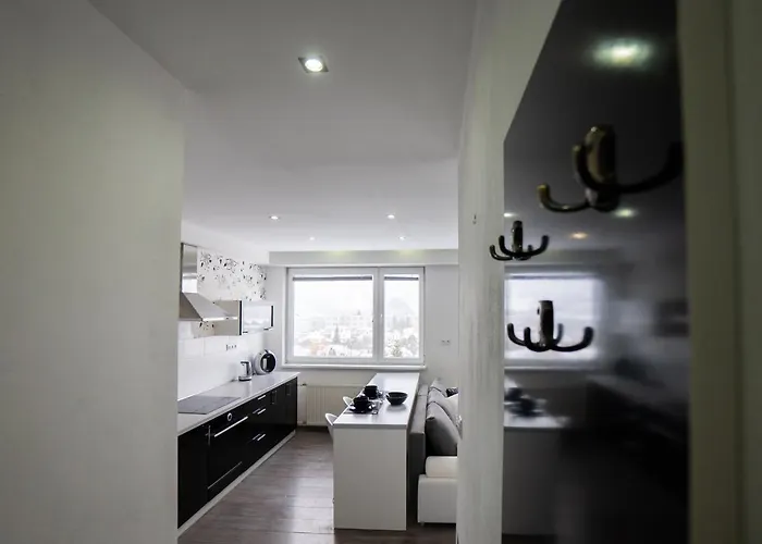 Apartment Moderny - Vyhlad Na Martinske Hole Z Najvyssieho Poschodia Budovy Martin