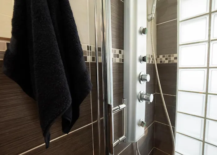 Moderny - Vyhlad Na Martinske Hole Z Najvyssieho Poschodia Budovy Apartment Martin